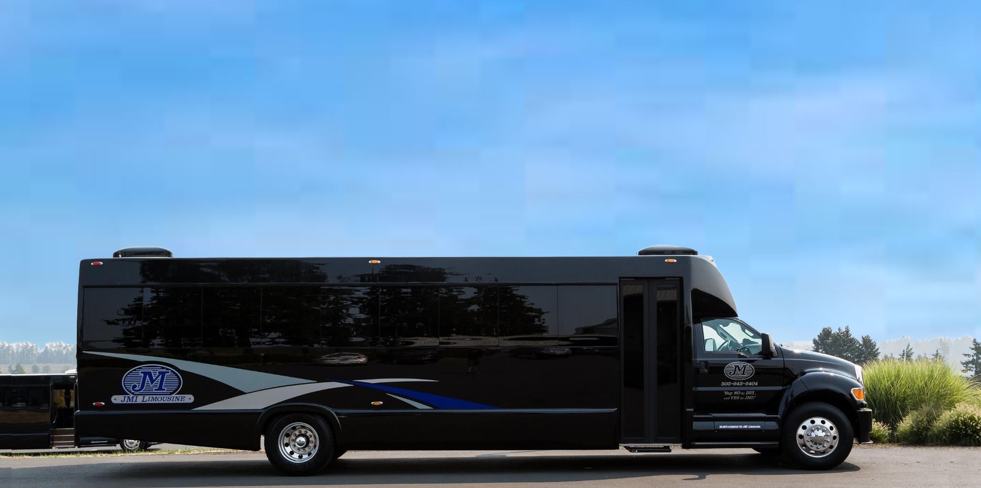 Large Party Bus Portland Oregon - JMI Limo Large Party Bus Portland Oregon - JMI Limo