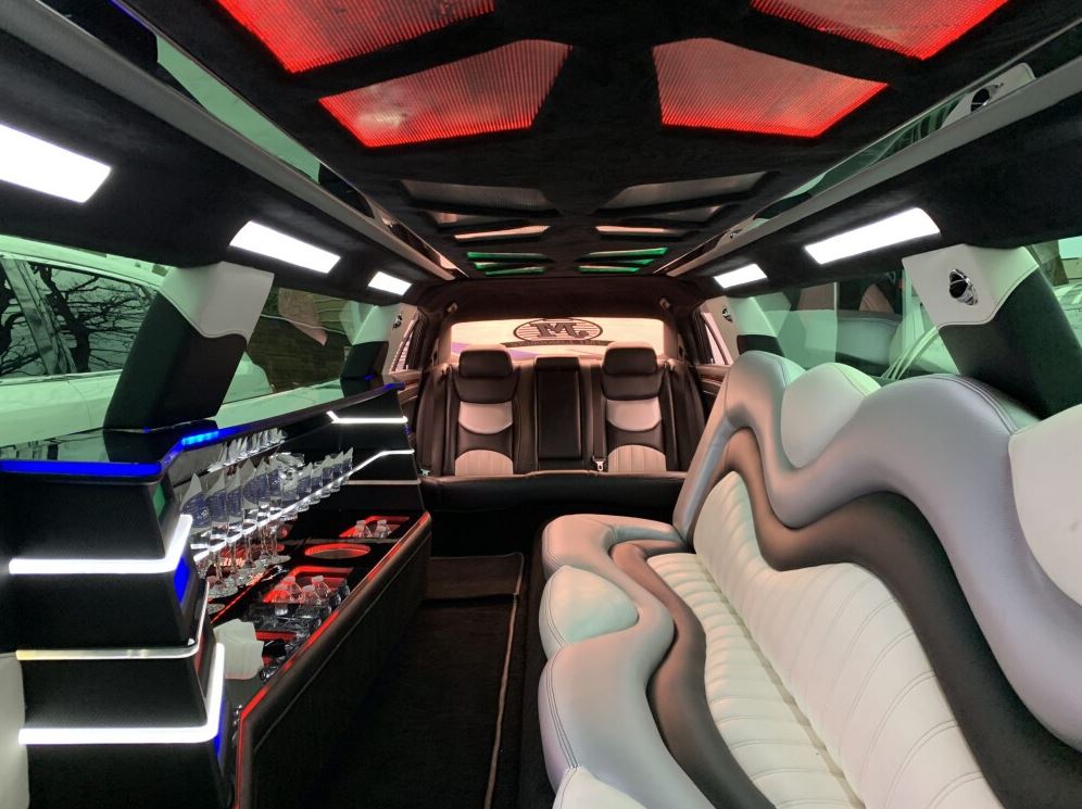 Black Limo Portland Oregon - JMI Limousine Chrysler 300 Black Limousine Service Portland - JMI Limo Chrysler 300
