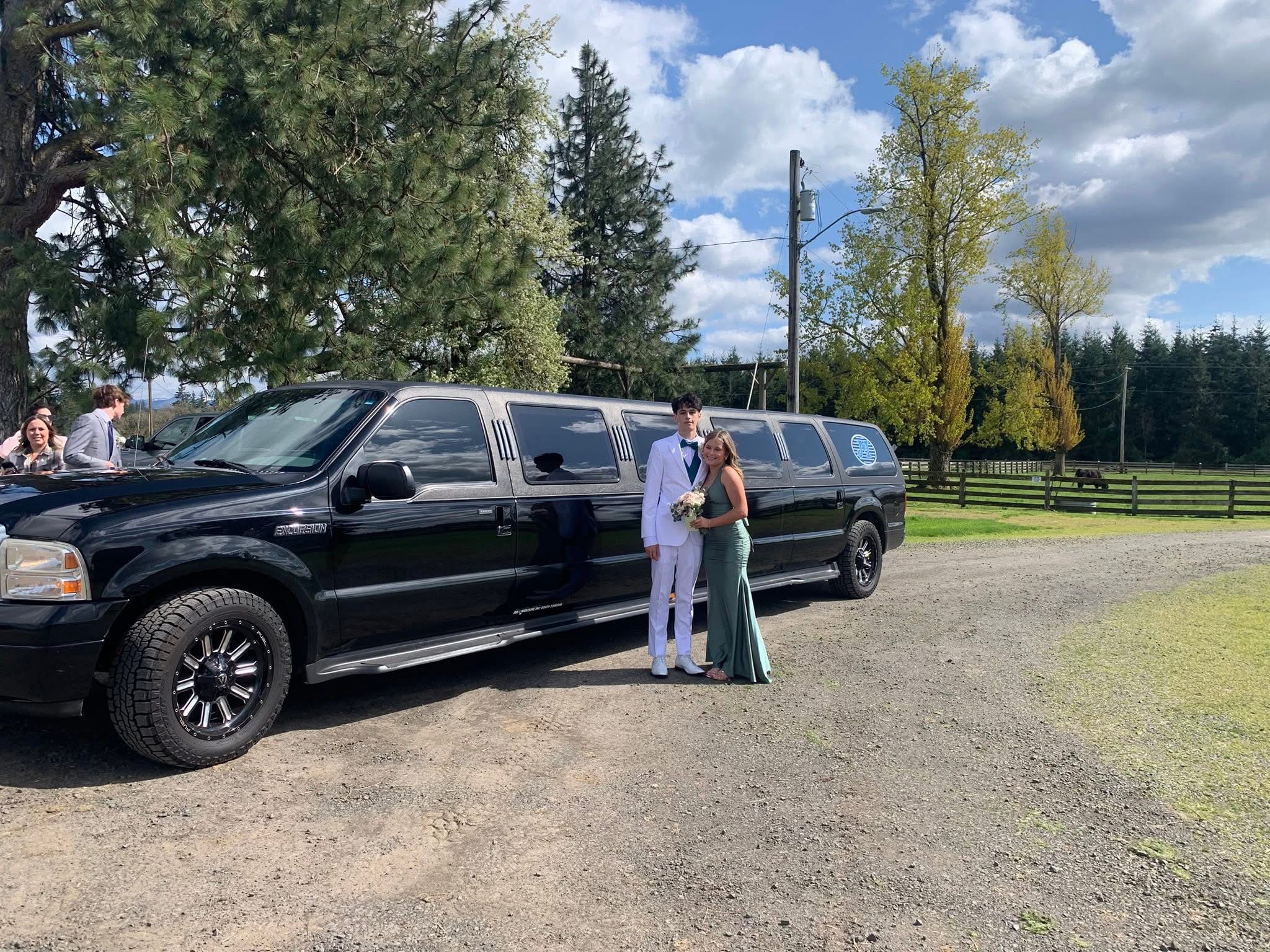 Molalla OR Prom Limo Ford SUV Limo Portland Oregon - JMI Limousine