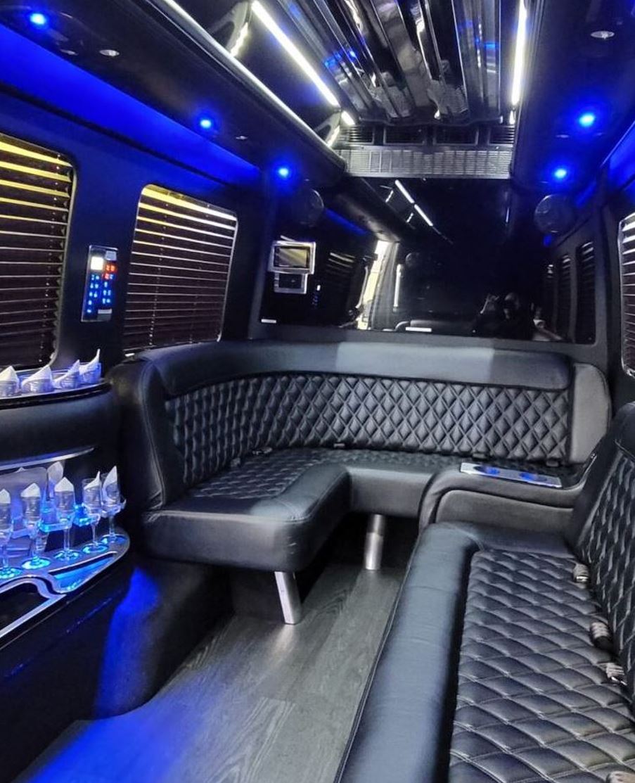 Luxury Coach Wine Tours in Oregon - JMI Limo Portland