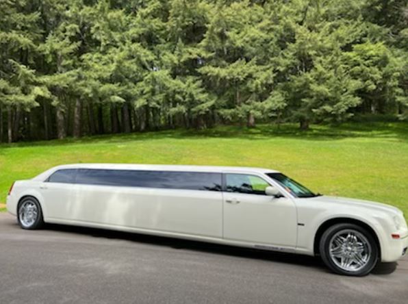 White Limousine Service in Portland Oregon - JMI Limousine